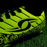 Chaussures de rugby jaune et noir